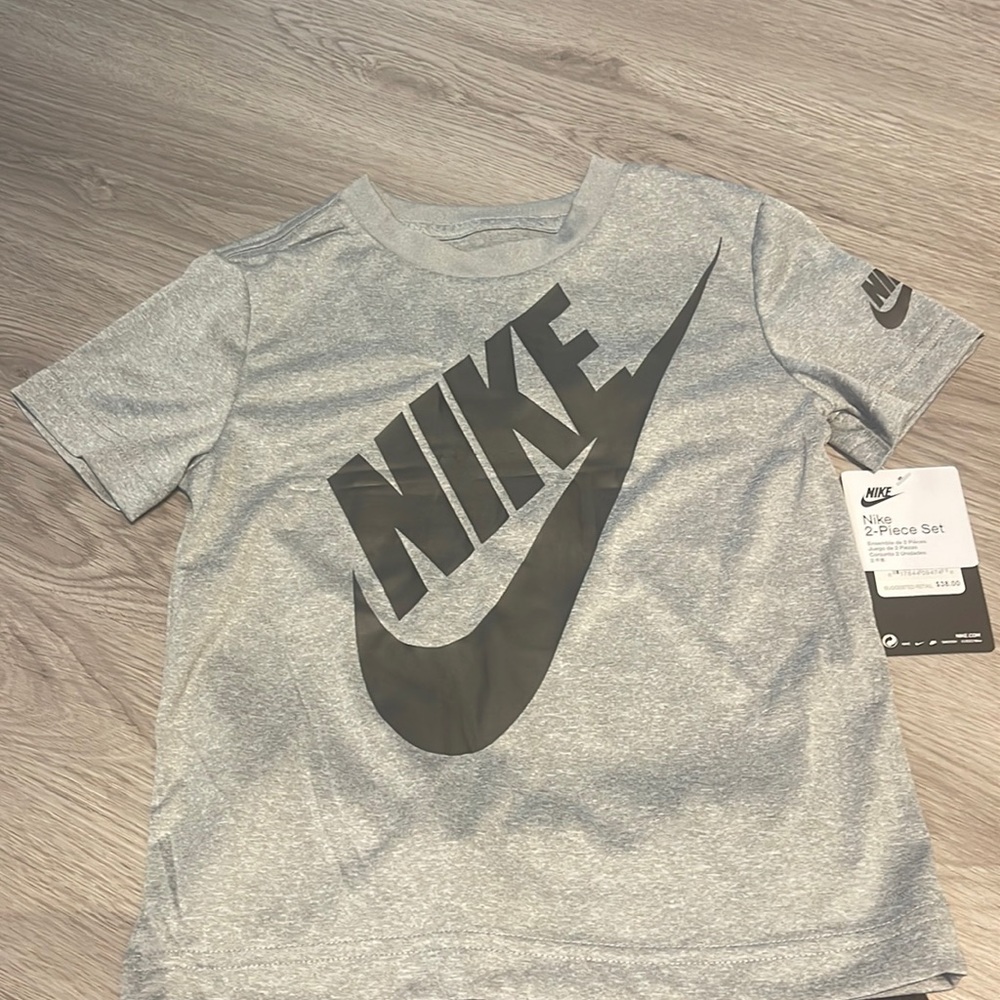 NWT Nike 2 piece short set - Picture 2 of 4